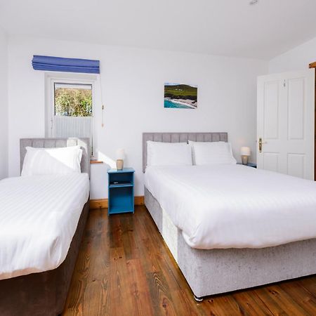 An Capall Dubh B&B Dingle Bagian luar foto