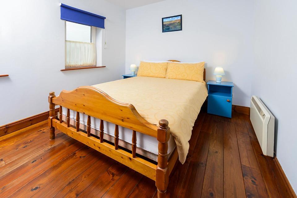 An Capall Dubh B&B Dingle Bagian luar foto