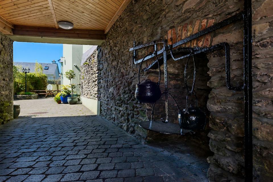 An Capall Dubh B&B Dingle Bagian luar foto